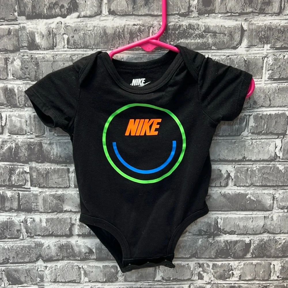 Nike onesie‎